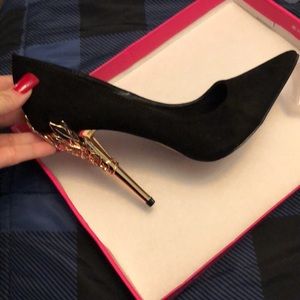 Back pointy heel